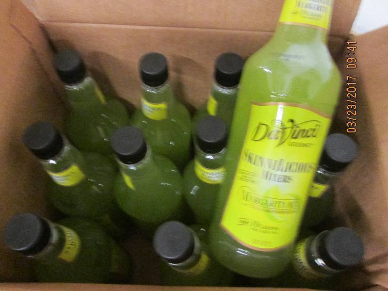 1 case of davinci gourmet skinnilic...