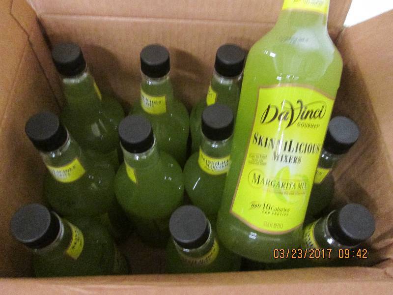 1 case of davinci gourmet skinnilic...