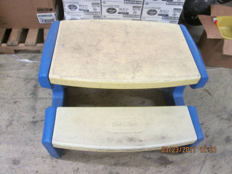 used little tykes outdoor table ...
