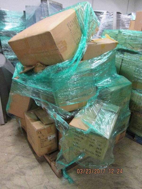 pallet of cell phone accesorys olde...