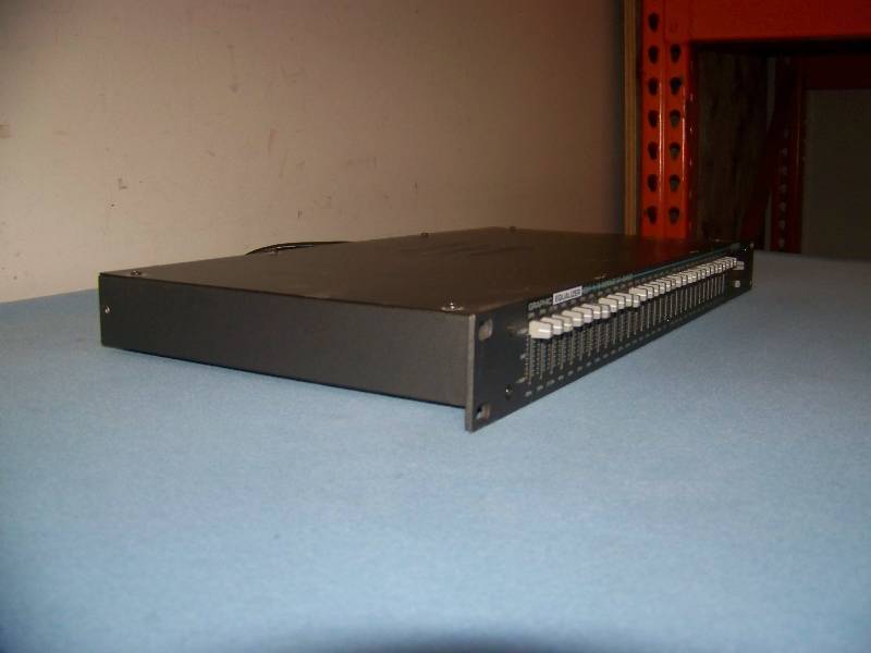lot 106 image: Samson, 13 Octave, 31-Band, Graphic Equalizer  EQ