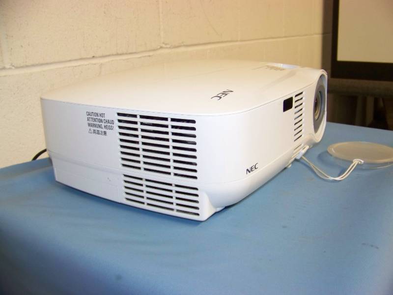 lot 15 image: NEC, VT595, LCD Projector