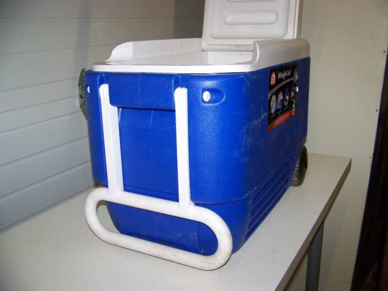 lot 158 image: Igloo, 38 QT., Wheelie Cool, Cooler