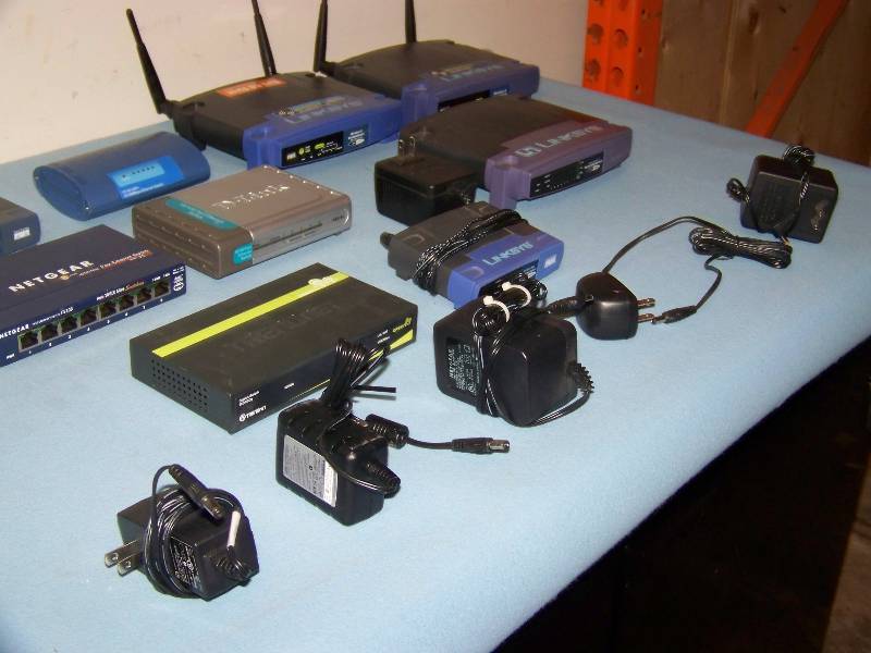 lot 115 image: Miscellaneous lot of Routers and Ethernet Switches