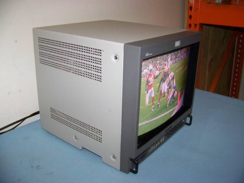 lot 119 image: Sony, Trinitron, 14, Color Video Monitor