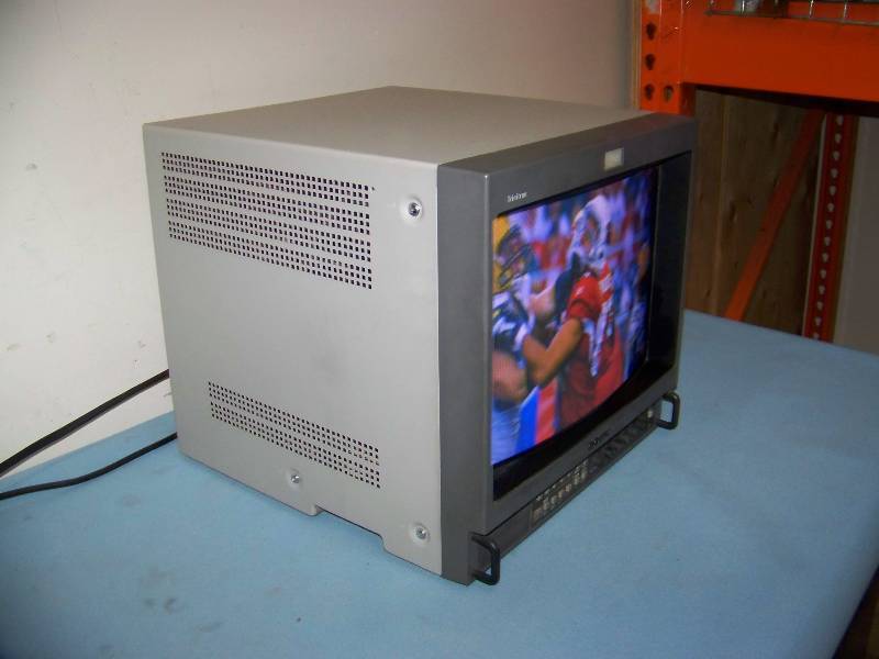 lot 120 image: Sony, Trinitron, 14, Color Video Monitor