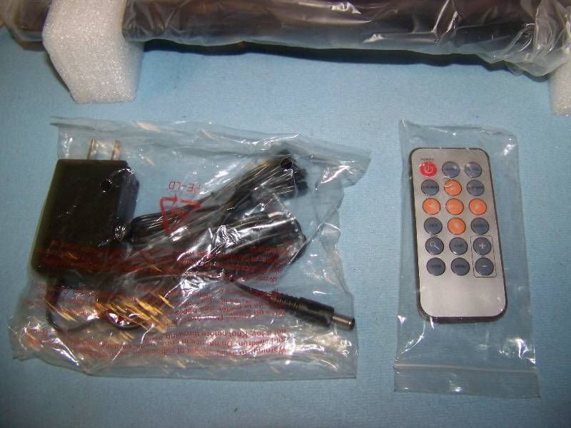 lot 157 image: Aluratek, 14, Digital Photo Frame with Remote Control - NEW in Original Box