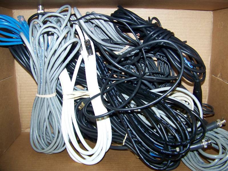 lot 128 image: Miscellaneous lot of Network and AV (Audio  Video) Cables