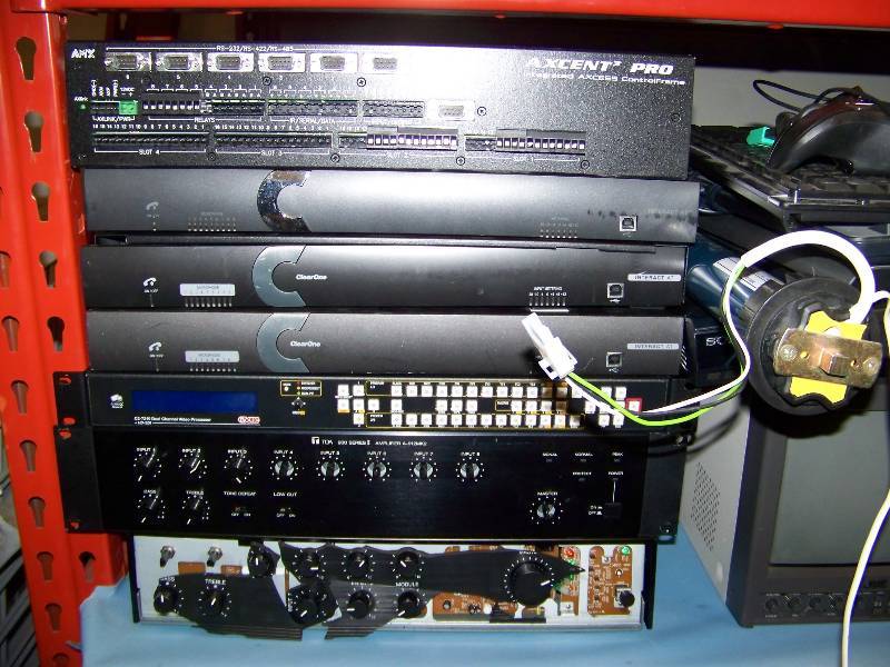 lot 137 image: Miscellaneous lot of Audio  Video items for PARTS  REPAIR