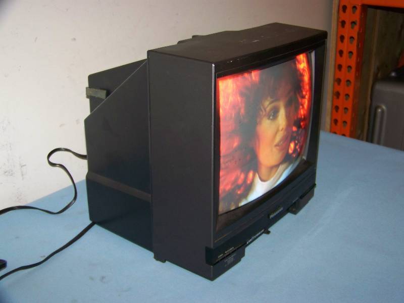 lot 163 image: Panasonic, 13, Color Video Monitor
