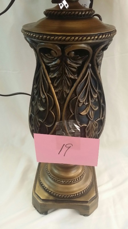 lot 19 image: Cermenho 33.25 Table Lamp Set