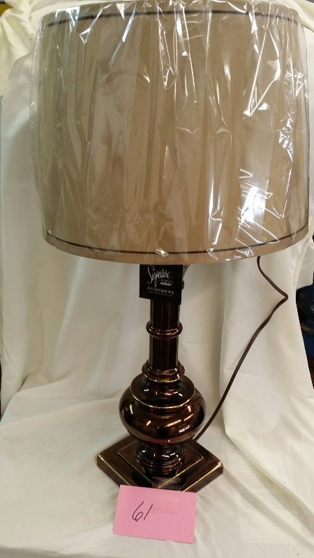 lot 60 image: Prewett 30.25 Table Lamp