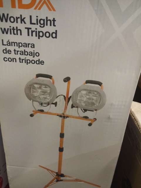 lot 32 image: HDX Work Light With Tripod
