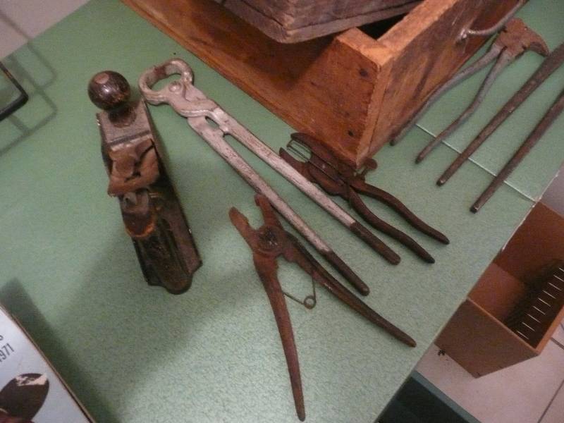 lot 19 image: Vintage Tools & Wood Crates - See Pictures