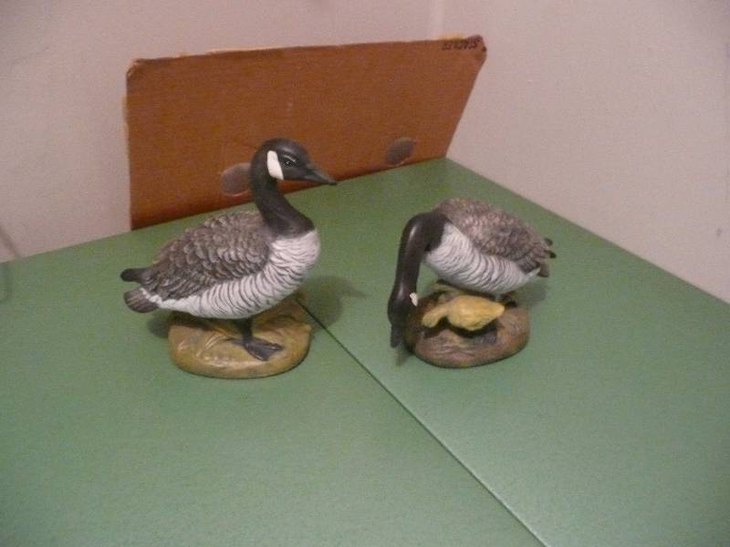 lot 31 image: Set of 2 Vintage 80s Zavori Mold Canadian Geese Family Ceramic Figurines