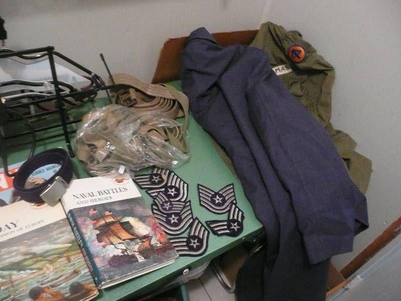 lot 34 image: Large Vintage Military Group - See Pictures