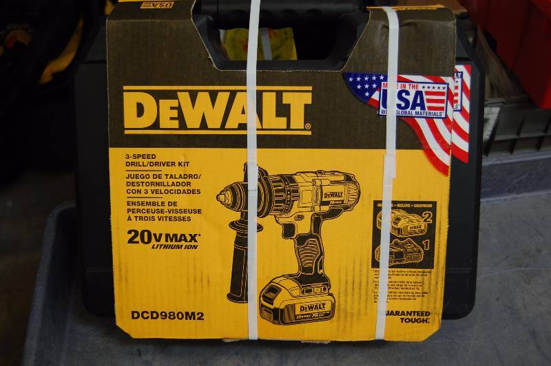 20V MAX 3.0Ah Lithium Ion Cordless 12 Premium DrillDriver Kit wFree Tool Kit