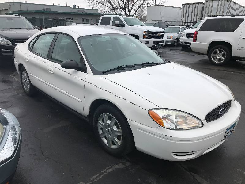 2005 Ford Taurus SE