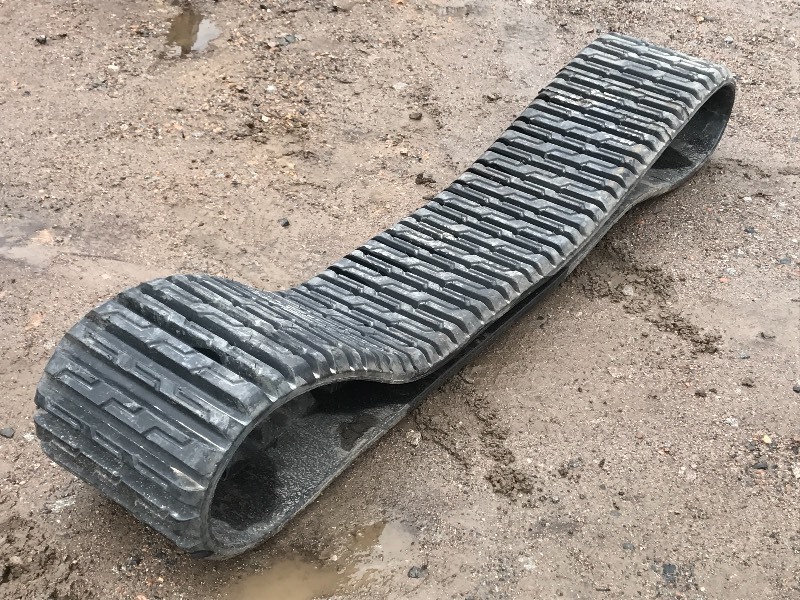 lot 8 image: New Unused CAT Skidloader Track