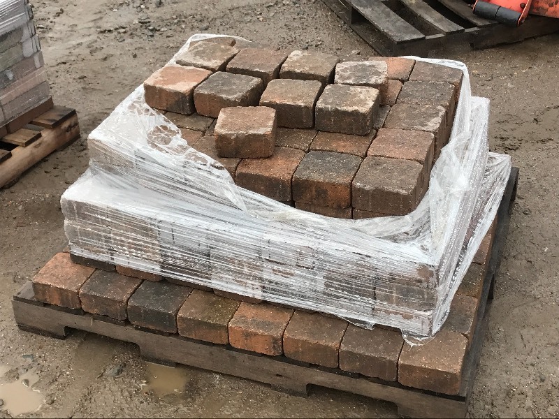 lot 11 image: Pallet Of Paver Stones