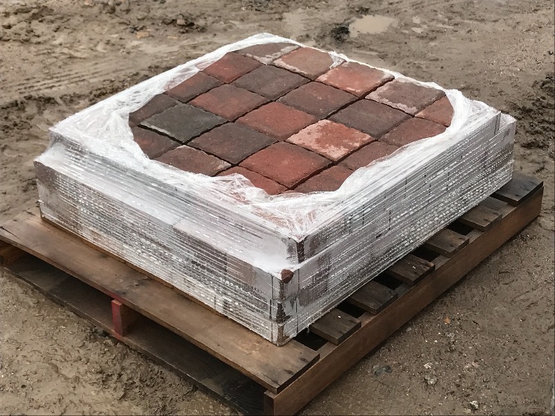 lot 13 image: Pallet Of Paver Stones