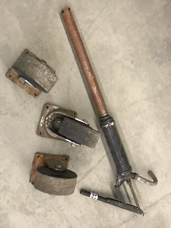 lot 22 image: Caster Wheels & Barrel Pump
