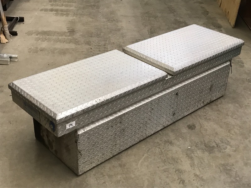 lot 14 image: Aluminum Truck Tool Box