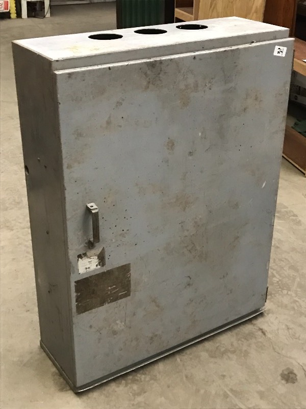 lot 24 image: Custom Shop Cabinet