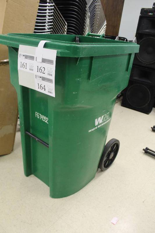 lot 164 image: Waste Management 55-Gallon Recycle Bin