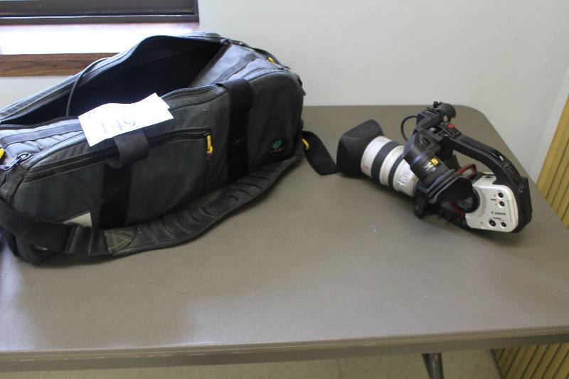 lot 149 image: Canon 3CCD Mini DV Digital Video Camcorder w Case, Accessories
