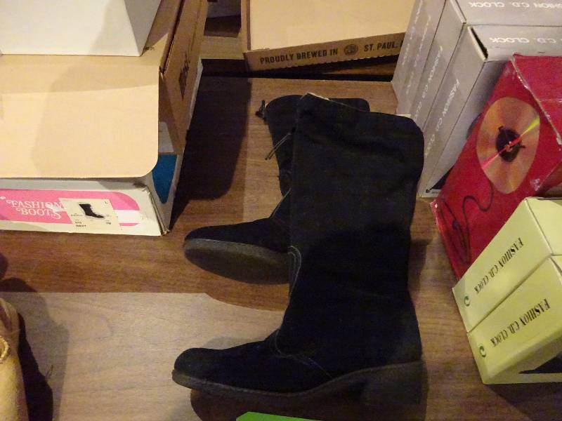 lot 39 image: Lot of Ladies Boots