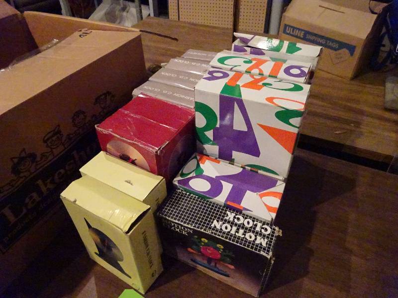 lot 48 image: Lot of CD Clocks