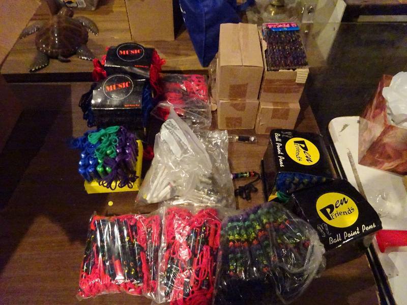 lot 76 image: Huge Lot of Pens and Pencils