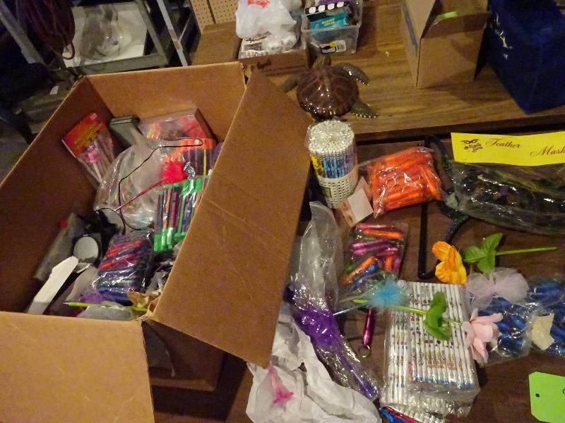 lot 82 image: Pens, Pencils, Huge Lot