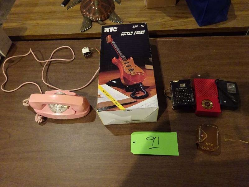 lot 91 image: Pink Princess Dial Phone