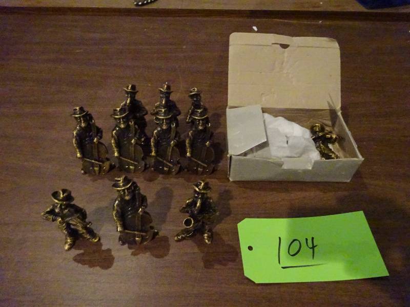 lot 104 image: 14 Brass Musicians