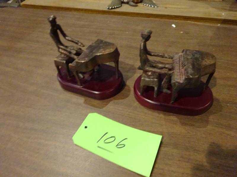 lot 106 image: 2 Piano Players