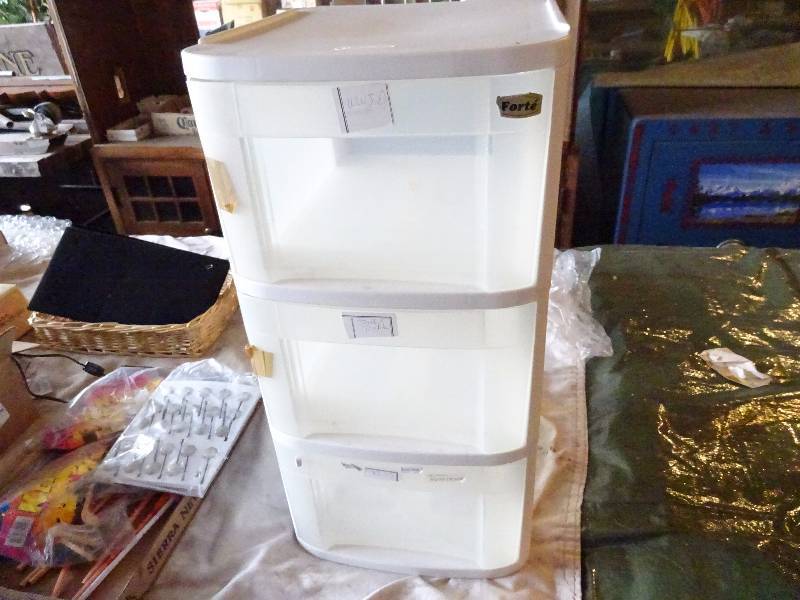 lot 116 image: Plastic Three Drawer