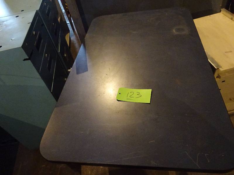 lot 123 image: Black Caf Table