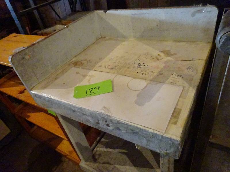 lot 129 image: Heavt Duty Wooden Corner Bench