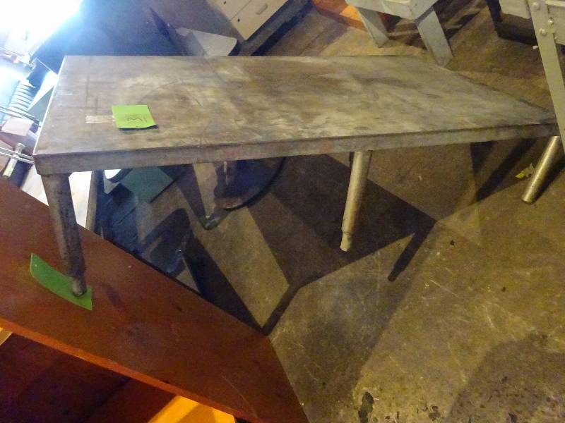 lot 131 image: Small Steel Riser