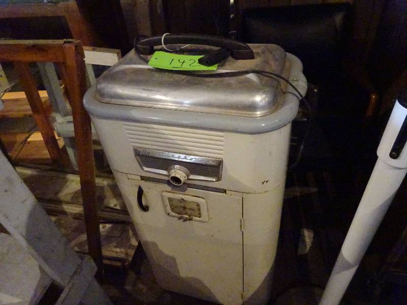 lot 142 image: Antique Roaster