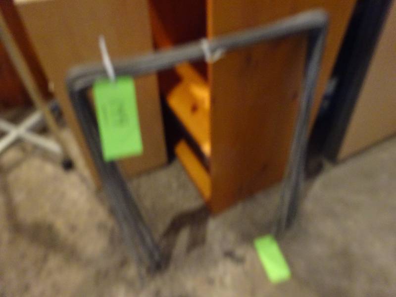 lot 149 image: Lot of Wire Sign Holders