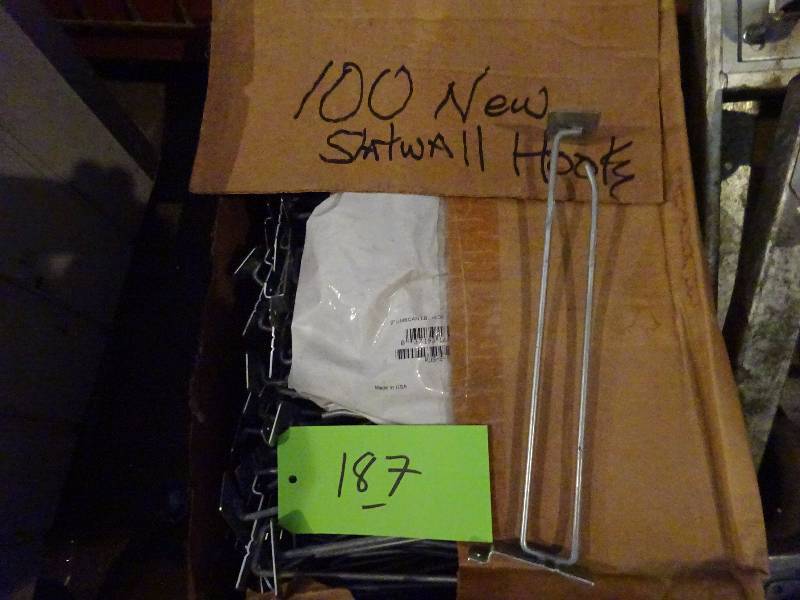 lot 187 image: 100 Slatwall Hooks