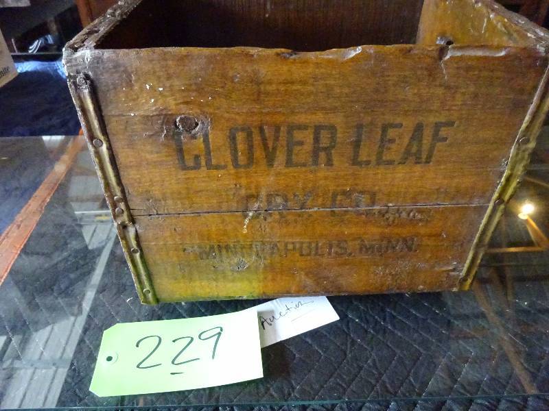 lot 228 image: Cloverleaf Crate