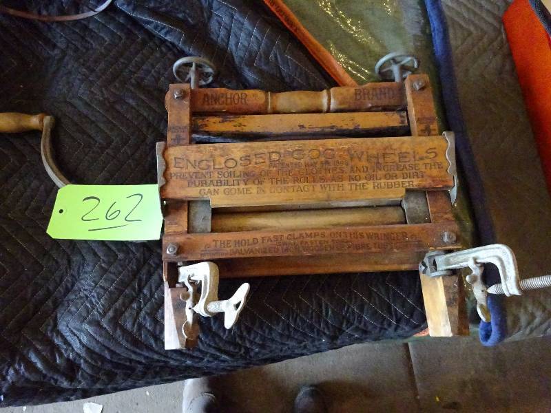 lot 262 image: Antique Anchor Wringer