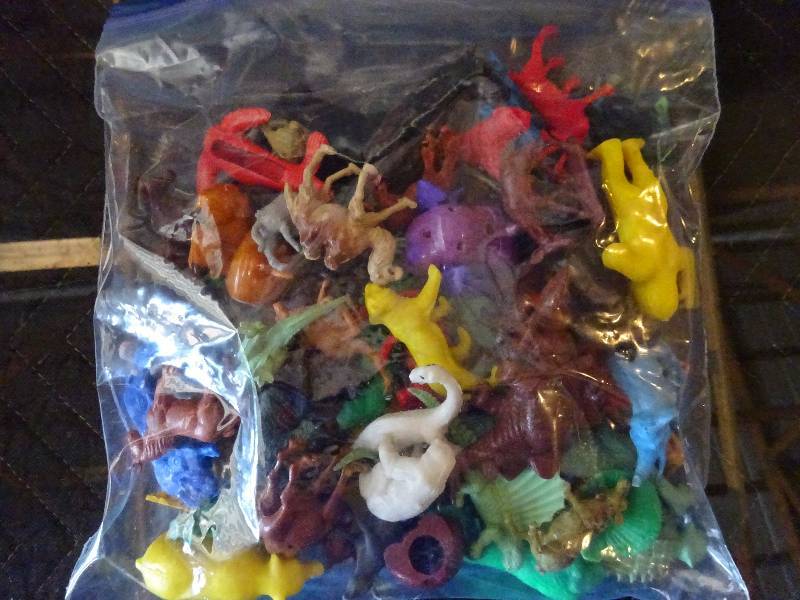 lot 266 image: 60s Plastic Soldiers, Cowboys, Indians,Dinosaurers