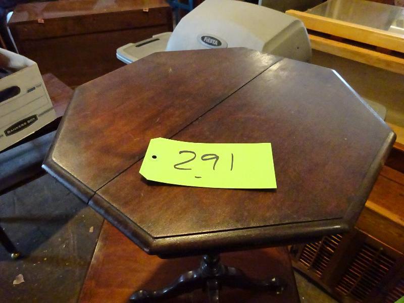 lot 291 image: Vintage Wood Side Table