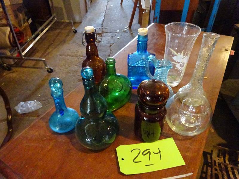 lot 294 image: Glass