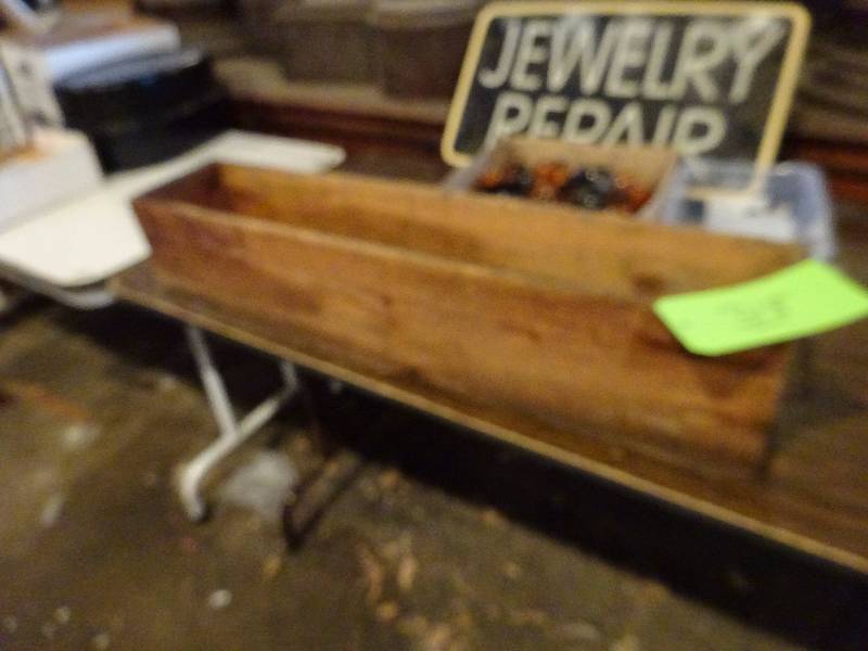 lot 318 image: Long Wood Box